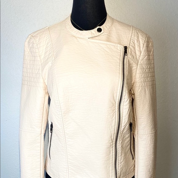 🎉HP🎉🖤Cupcakes and Cashmere faux leather Motto Jacket - Picture 2 of 6